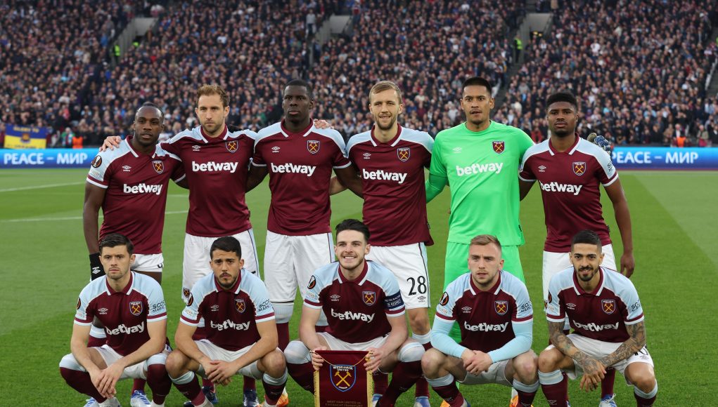 West Ham United players pose for a team group photo before the match Action Images via Reuters/Matthew Childs